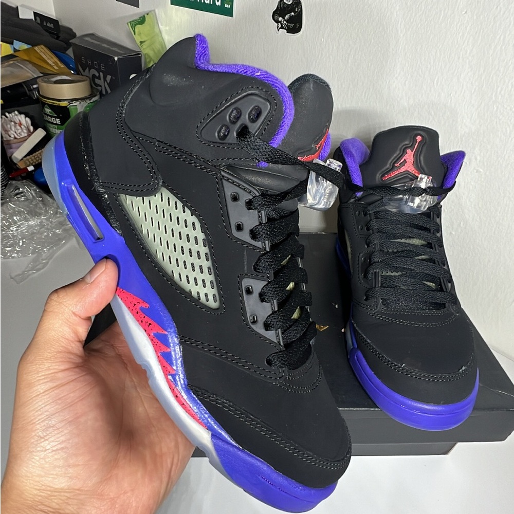 Jordan 5s size 4.5y in amazing condition